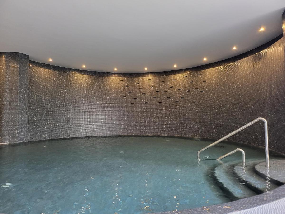 Hotel Royal Orchid Канісу Екстер'єр фото