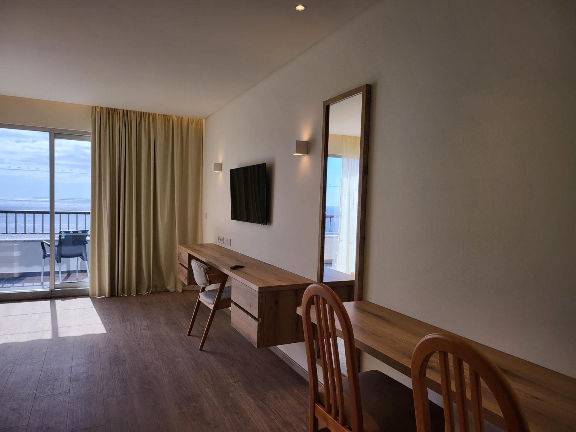 Hotel Royal Orchid Канісу Екстер'єр фото