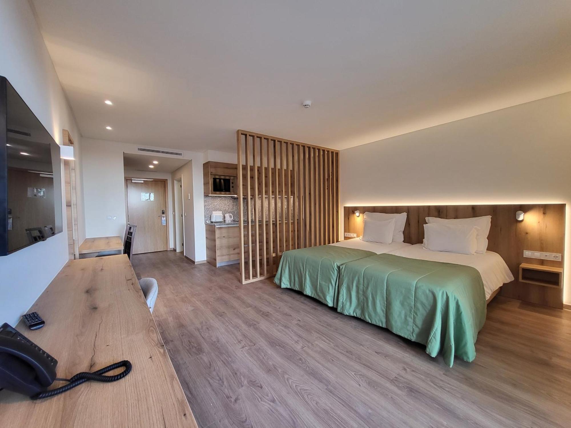 Hotel Royal Orchid Канісу Екстер'єр фото