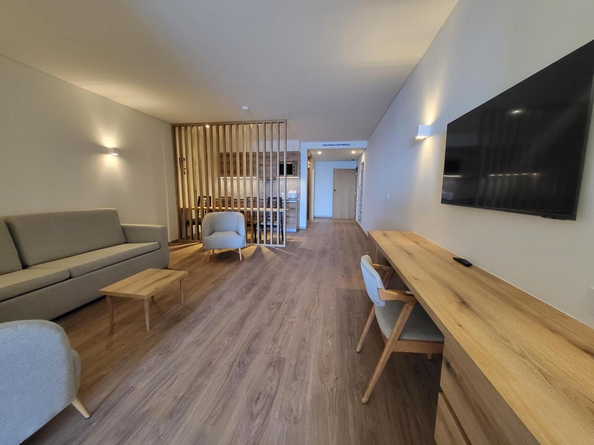 Hotel Royal Orchid Канісу Екстер'єр фото