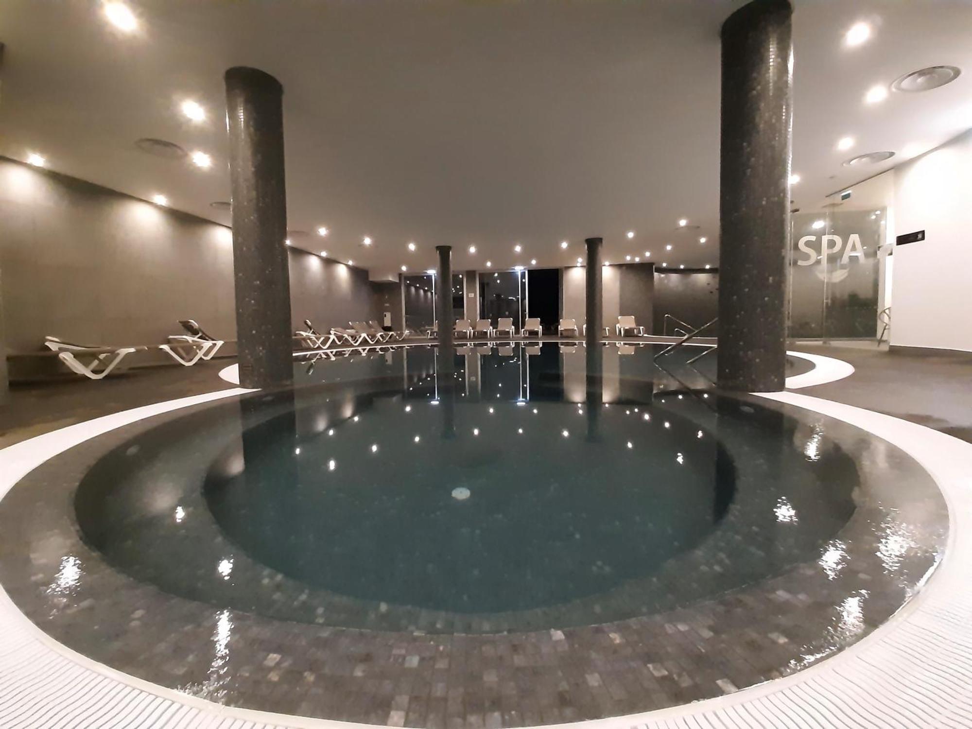 Hotel Royal Orchid Канісу Екстер'єр фото